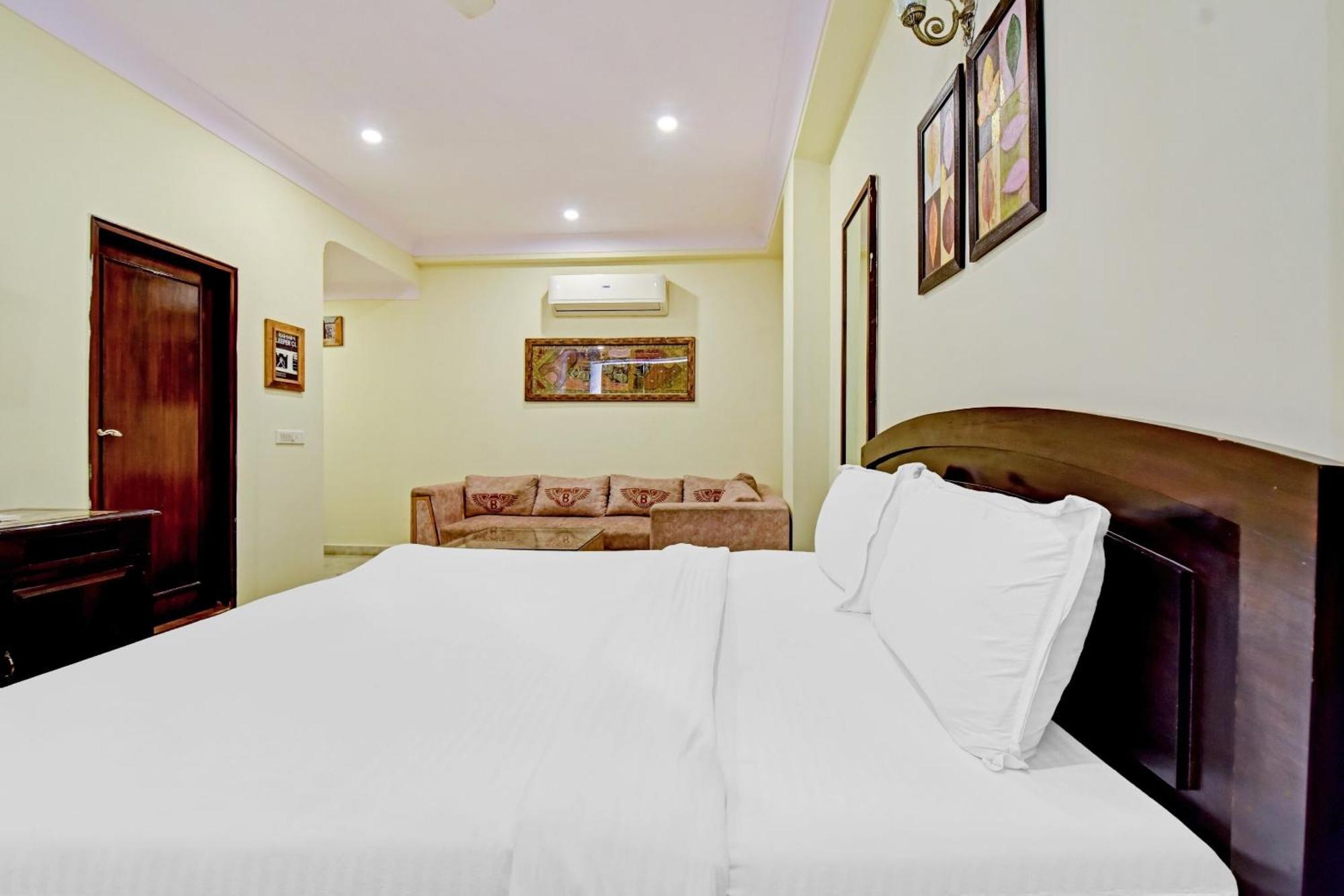Collection O Hotel Four Boutique Kukas エクステリア 写真